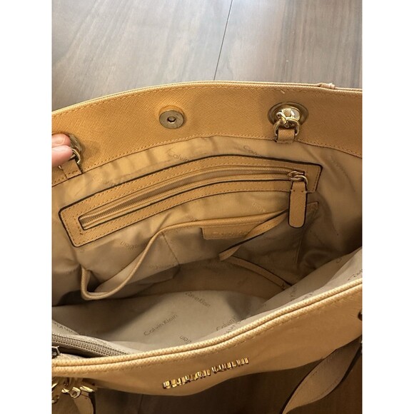 Calvin Klein Beige Saffiano Leather Chain-Trimmed Tote Bag - Picture 6 of 9